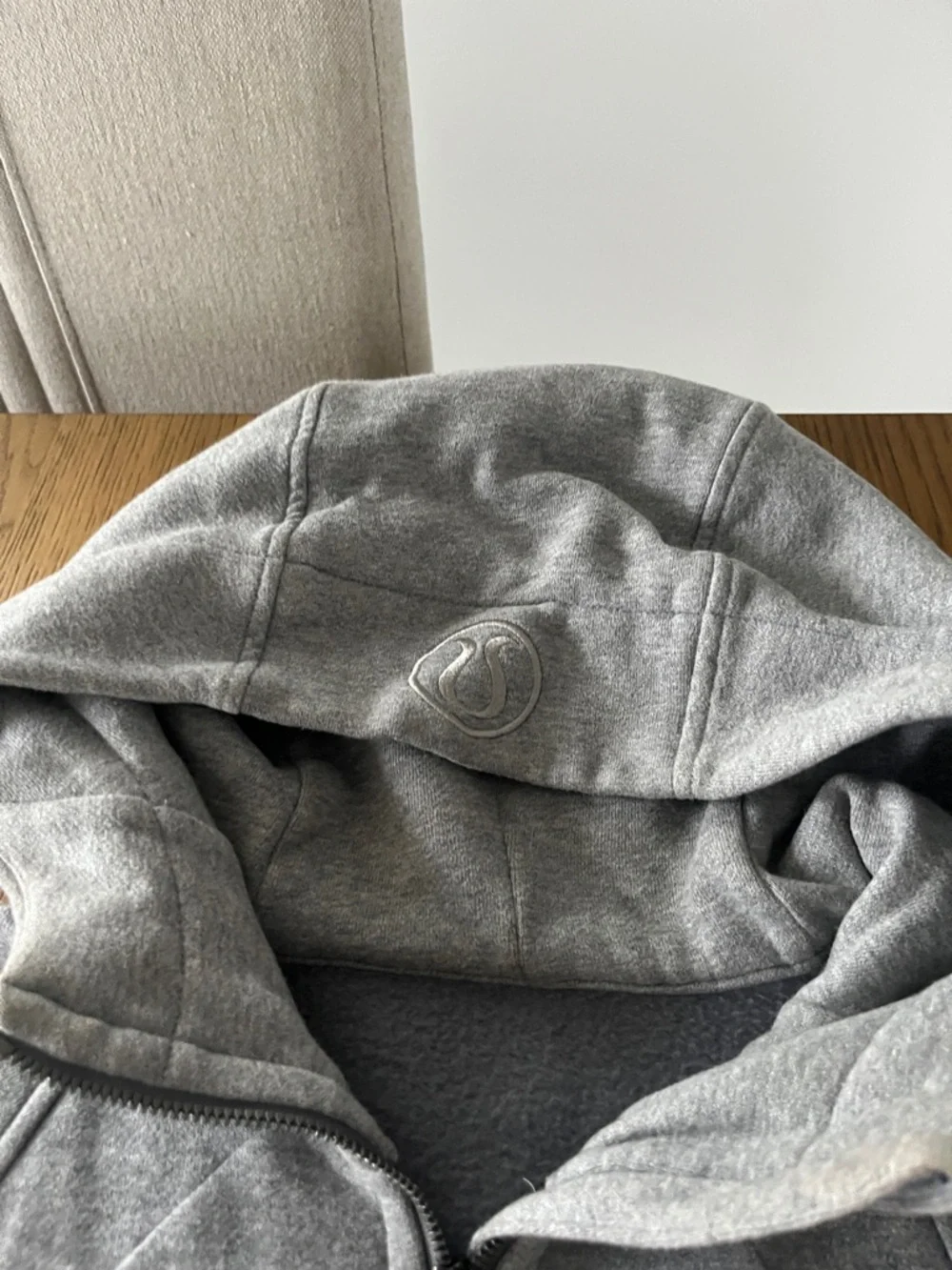 Light Grey Full-Zip Hooded Sweatshirt
Lululemon - Picture 4 of 6